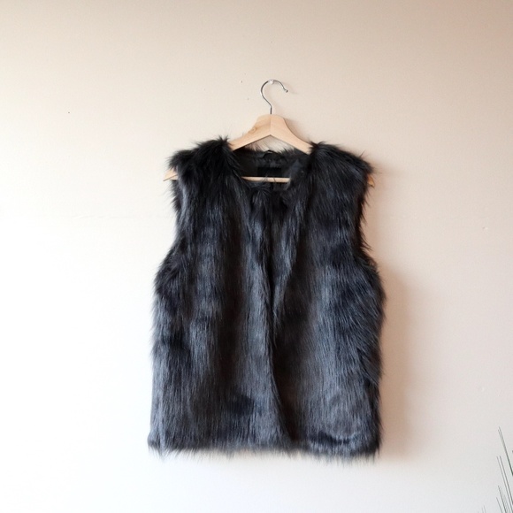 Forever 21 Jackets & Blazers - Forever21 Faux Fury Grey Vest